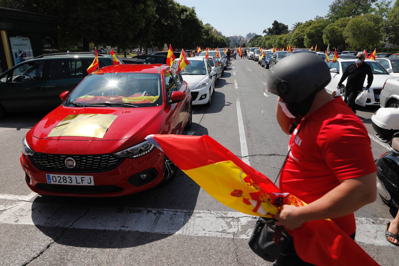 La marcha de vehículos contra la política del Gobierno se inicia en la Alameda y recorrerá la ciudad hasta llegar a San Agustín. 