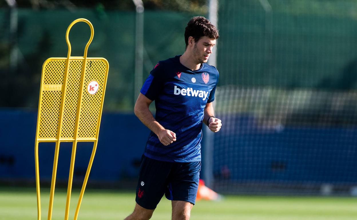 Nikola Vukcevic, durante un entrenamiento en la ciudad deportiva de Buñol.