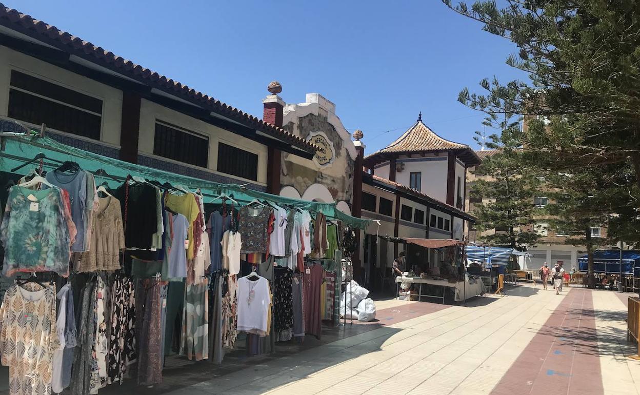 Una de las paradas del mercadillo de Catarroja. 