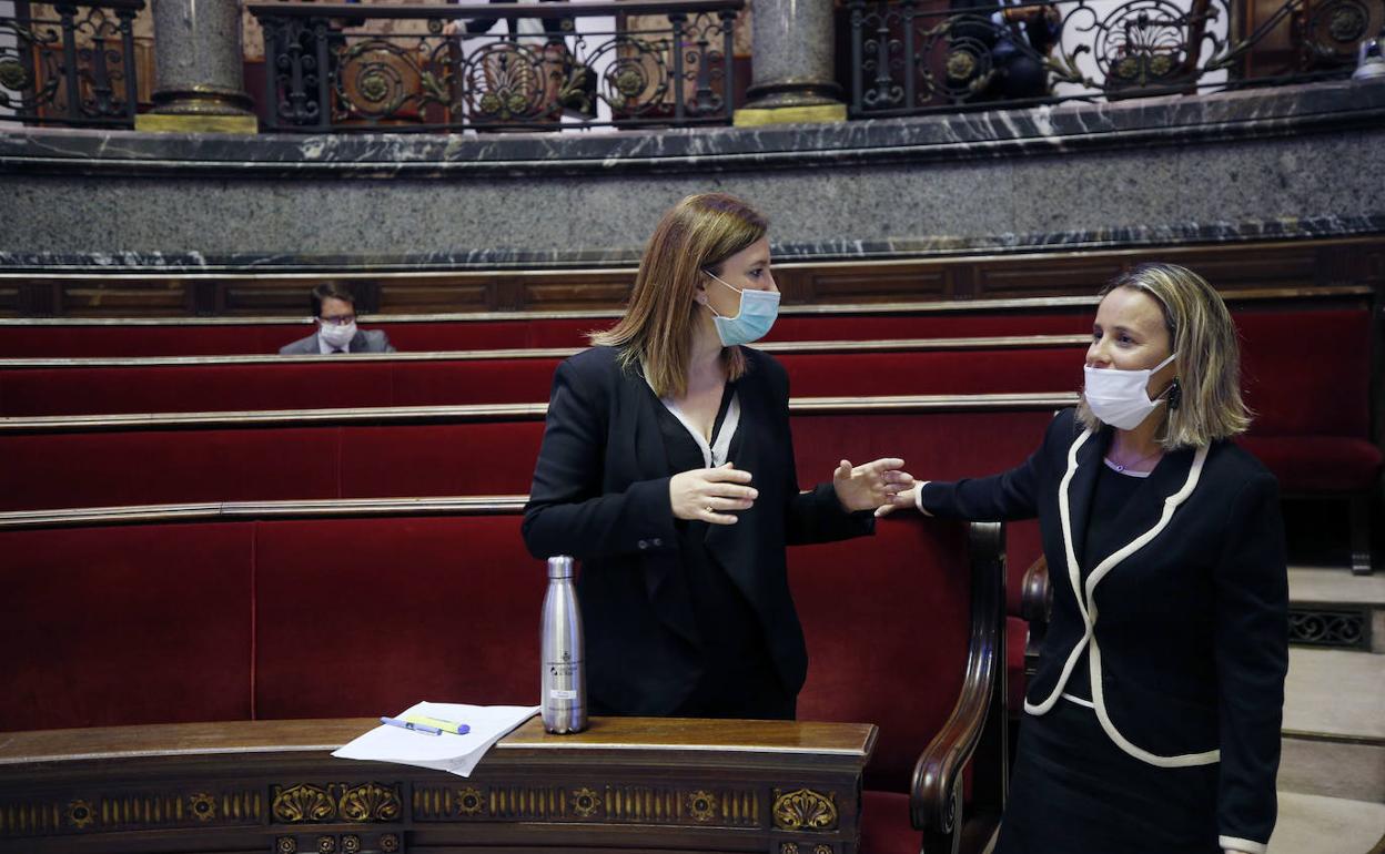 La portavoz del PP, María José Catalá, ayer antes de la sesión plenaria. 