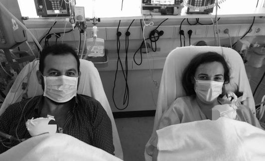 Ezequiel y Rosario, con las pequeñas Vega y Yulia, en el hospital 