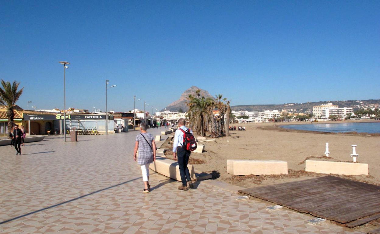 El paseo y la playa del Arenal de Xàbia. 