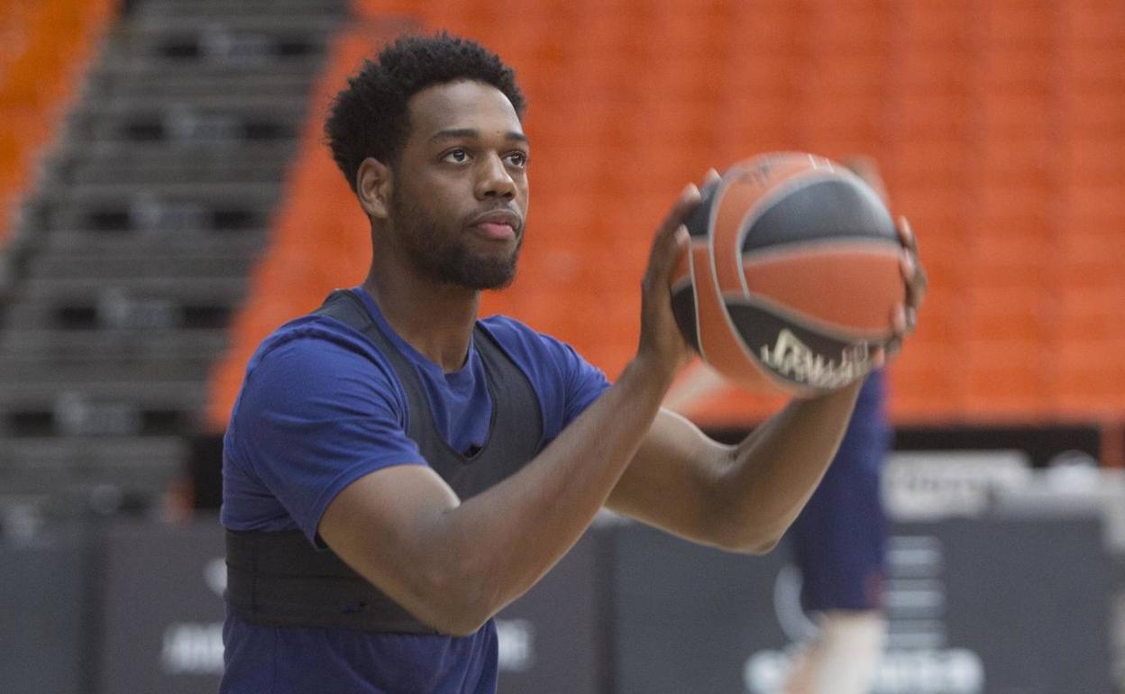 Jordan Loyd, durante un entrenamiento en la Fonteta