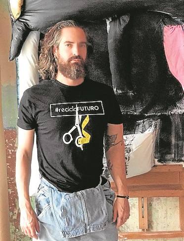 En la retrospectiva que hizo en Torrent. La pieza se titula ‘Capas y subcapas’.