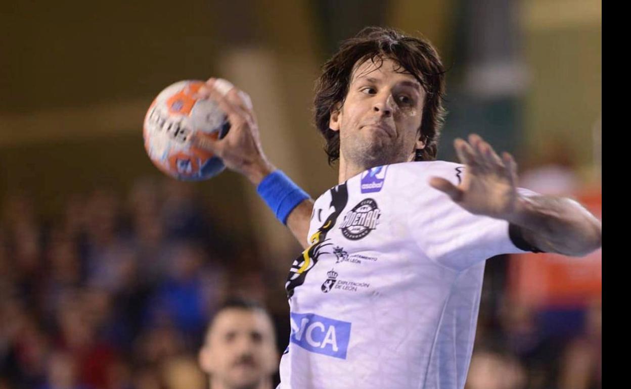 Gonzalo Carou, durante un partido de Liga Asobal de la temporada pasada. 