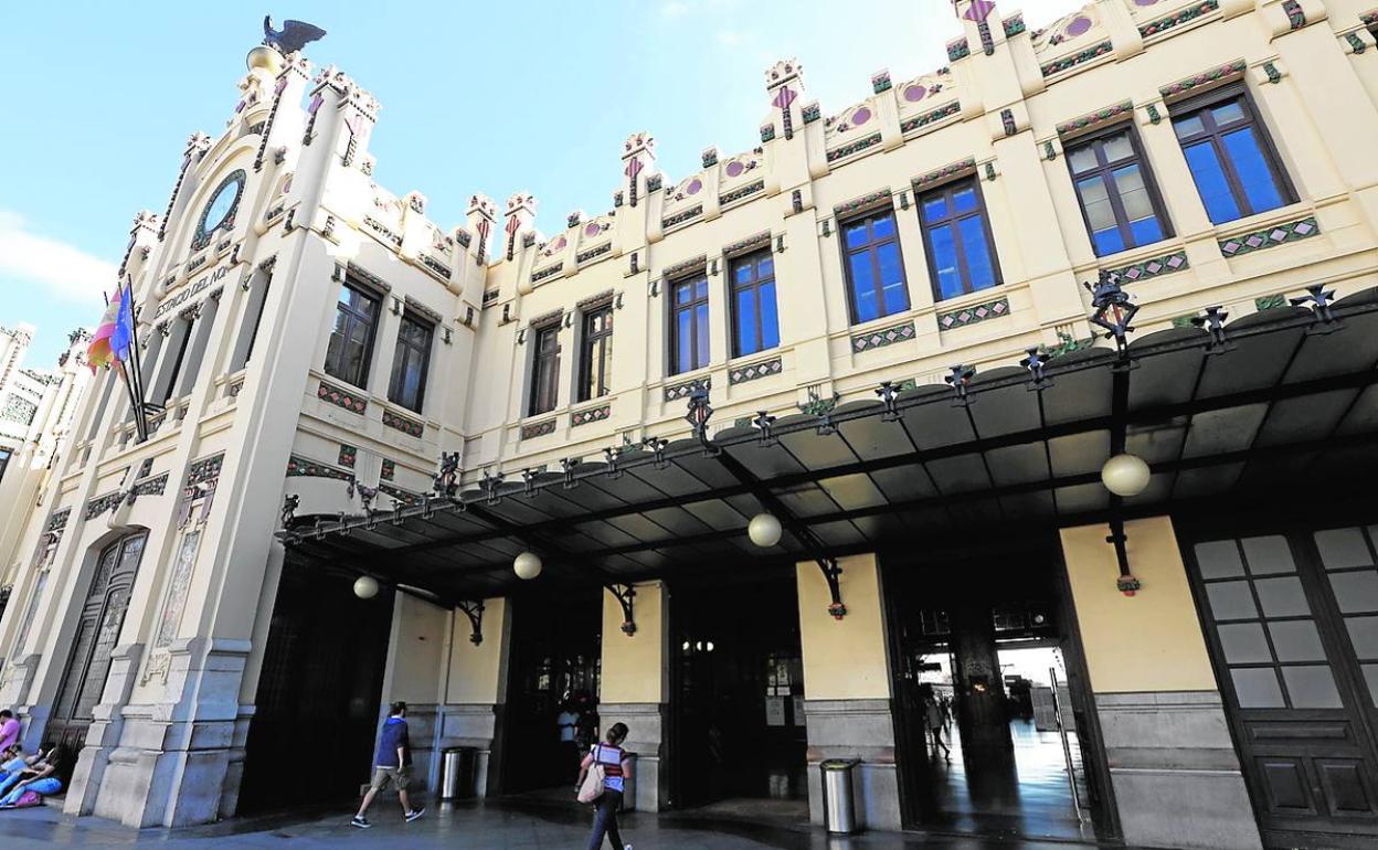 Fachada principal de la estación Norte. 