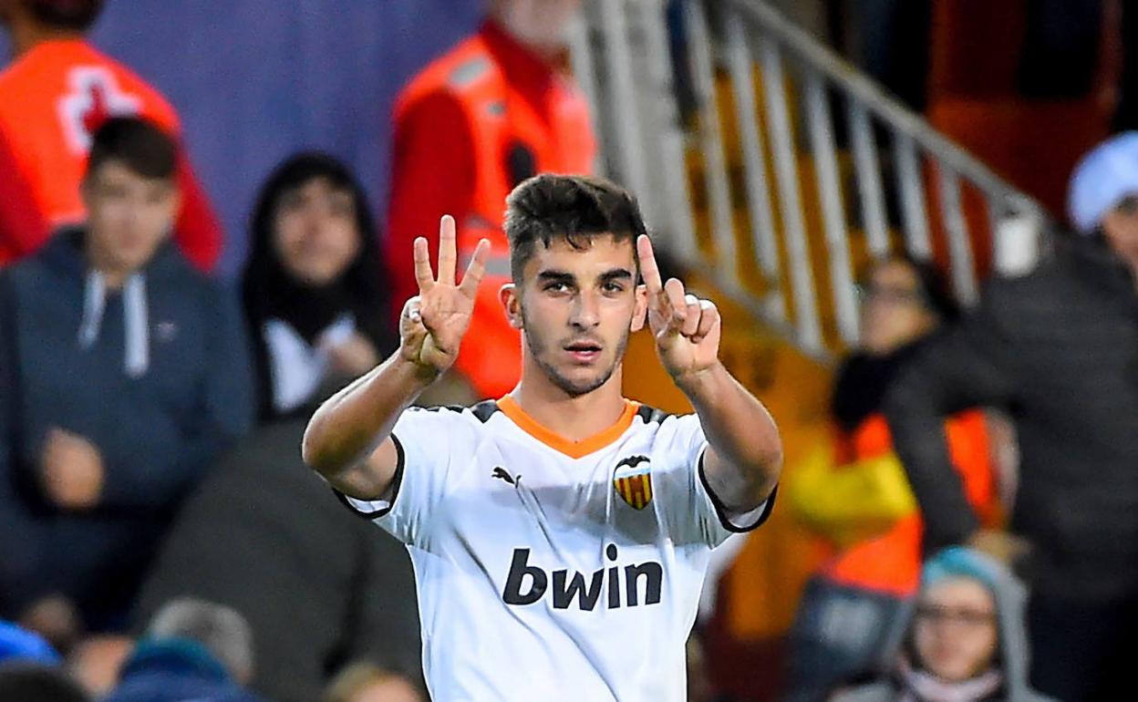 Ferran Torres celebra un gol ante el Lille 