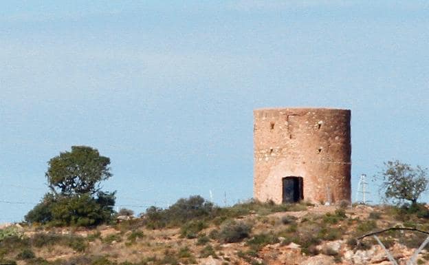 Los Molinos de Alcublas, unos molinos de viento en Valencia con  espectaculares vistas