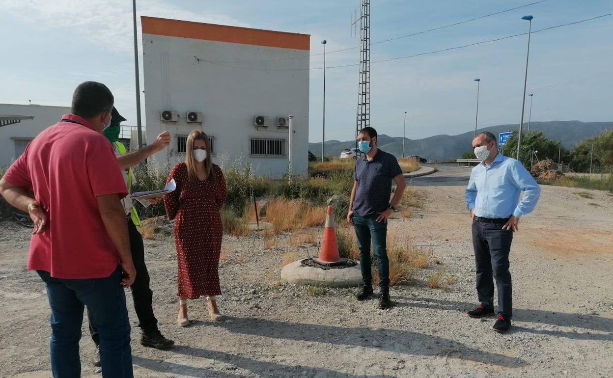 Imagen de la reunión de los representantes de Fomento con los del consistorio de Ondara.