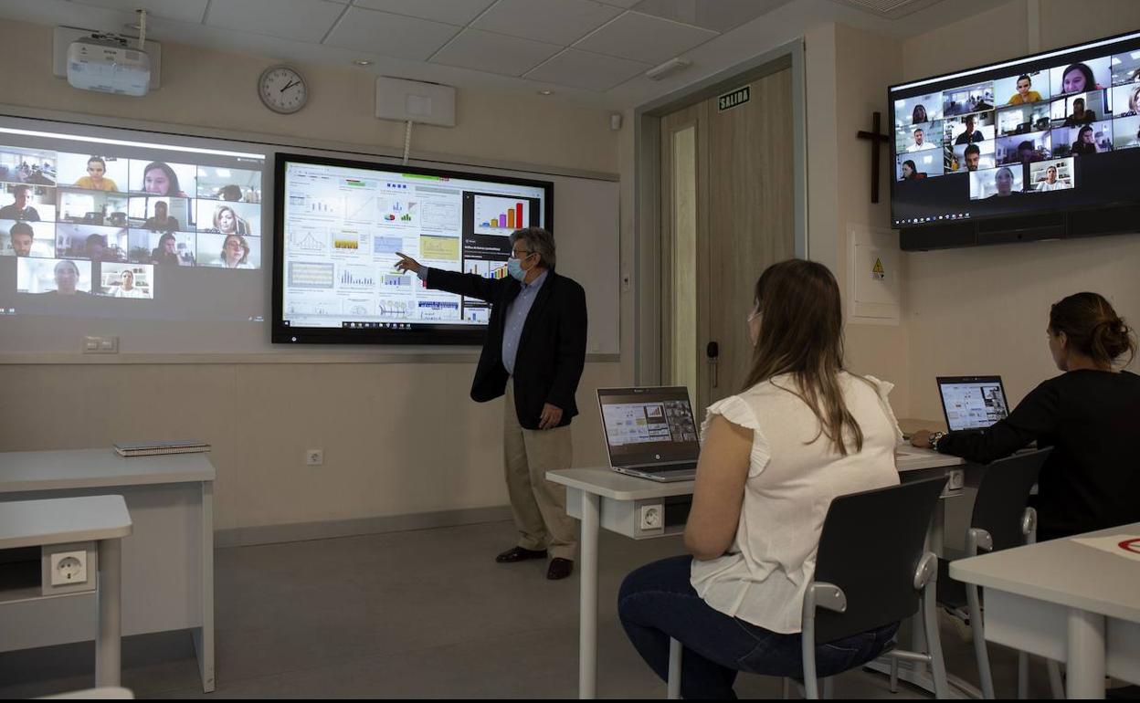 Las aulas de doble presencialidad: solución de las universidades CEU para el inicio del próximo curso