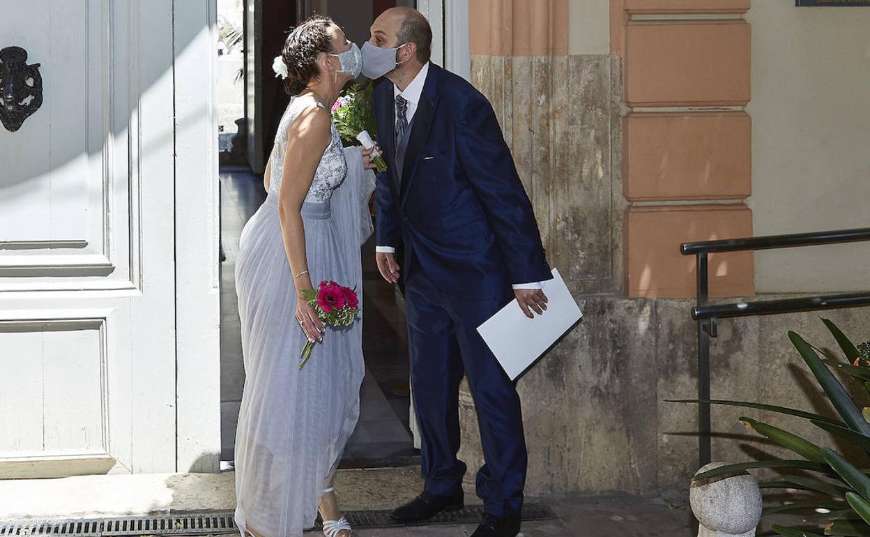 Vanessa Fraile y Eduardo Calvo, primeros en casarse tras la reapertura del Palacete de Monforte.