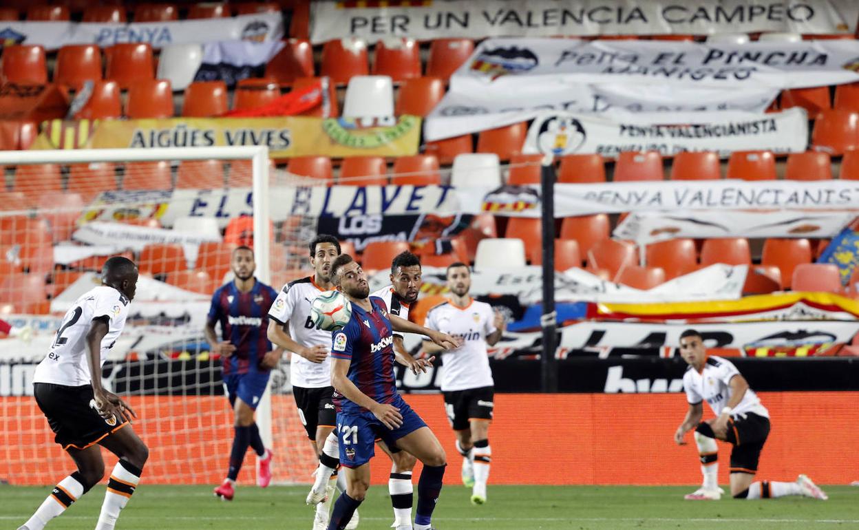 Imagen del derbi disputado en Mestalla