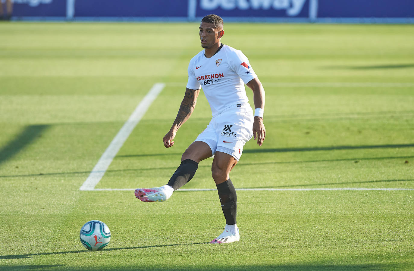 El Levante UD recibe al Sevilla FC, en el partido correspondiente a la jornada 29 de Liga, en el estadio Camilo Cano de La Nucía (Alicante).