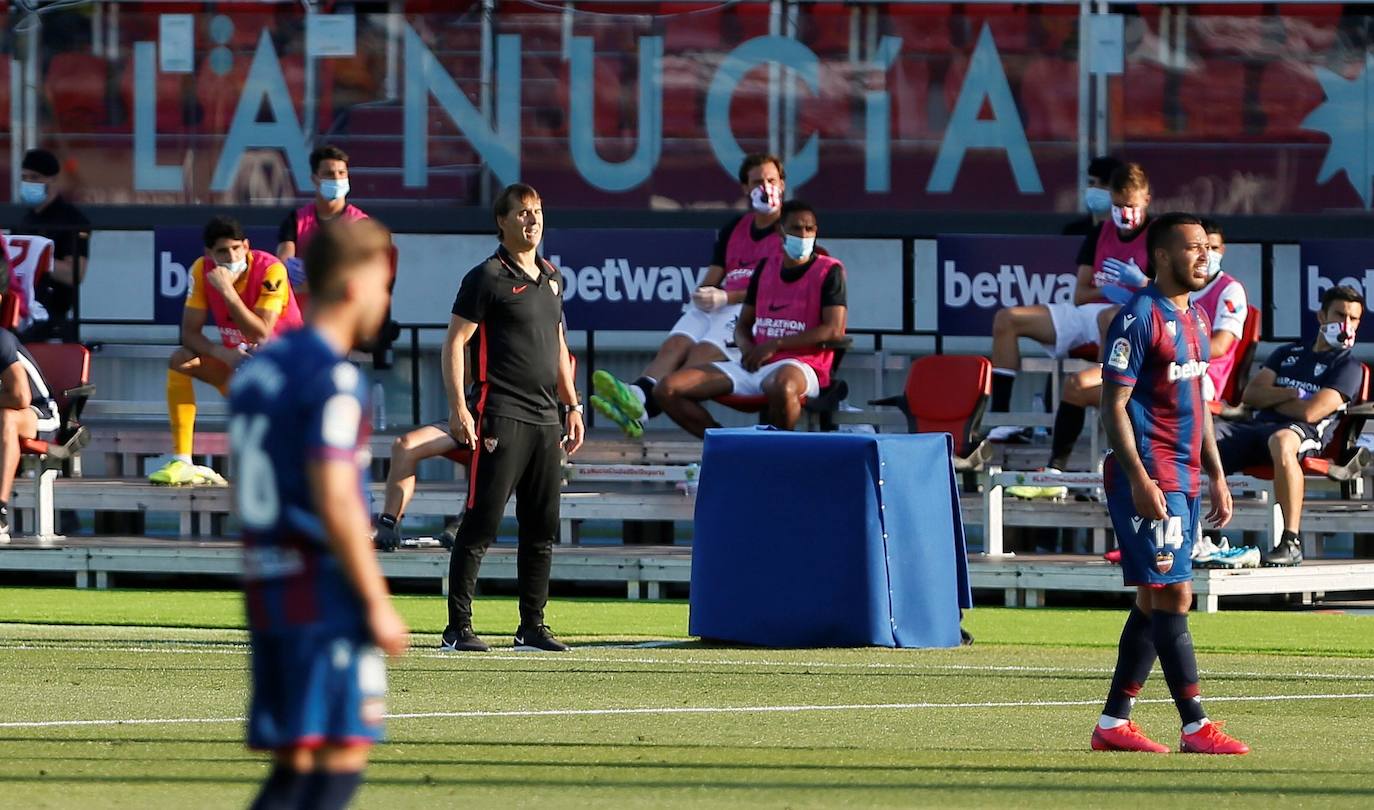 El Levante UD recibe al Sevilla FC, en el partido correspondiente a la jornada 29 de Liga, en el estadio Camilo Cano de La Nucía (Alicante).