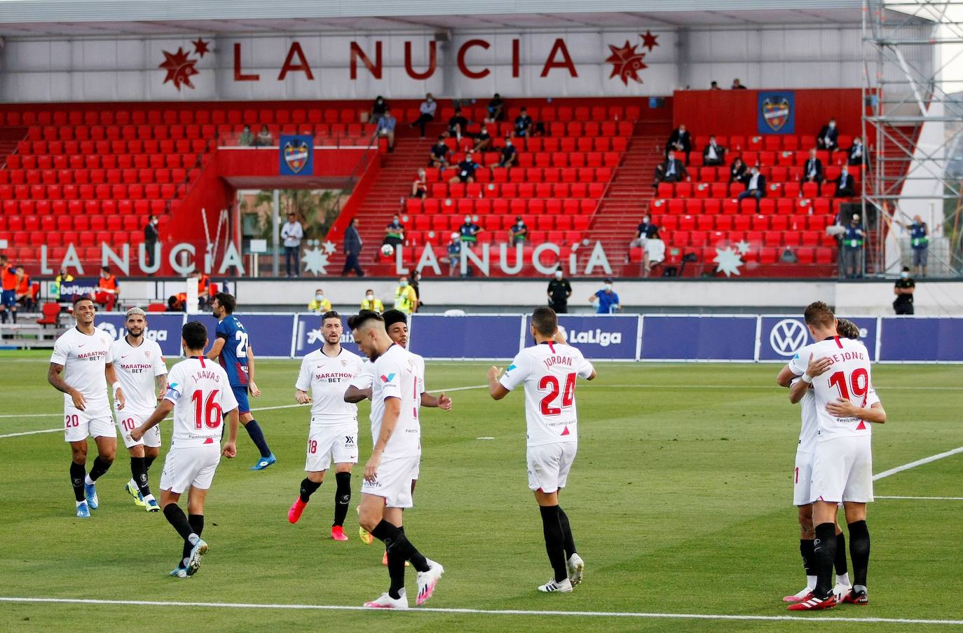 El Levante UD recibe al Sevilla FC, en el partido correspondiente a la jornada 29 de Liga, en el estadio Camilo Cano de La Nucía (Alicante).