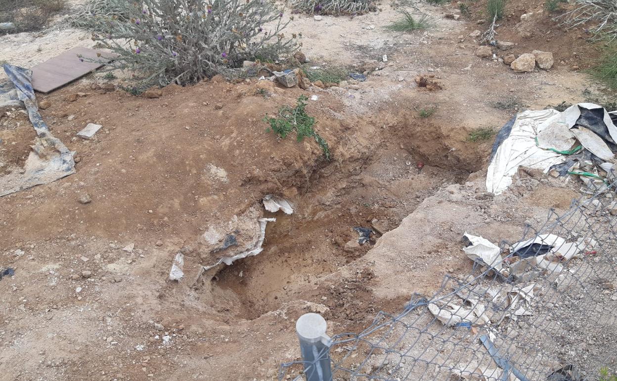 Fosa de Godelleta en la que apareció el cuerpo sin vida de Isaac el martes. 