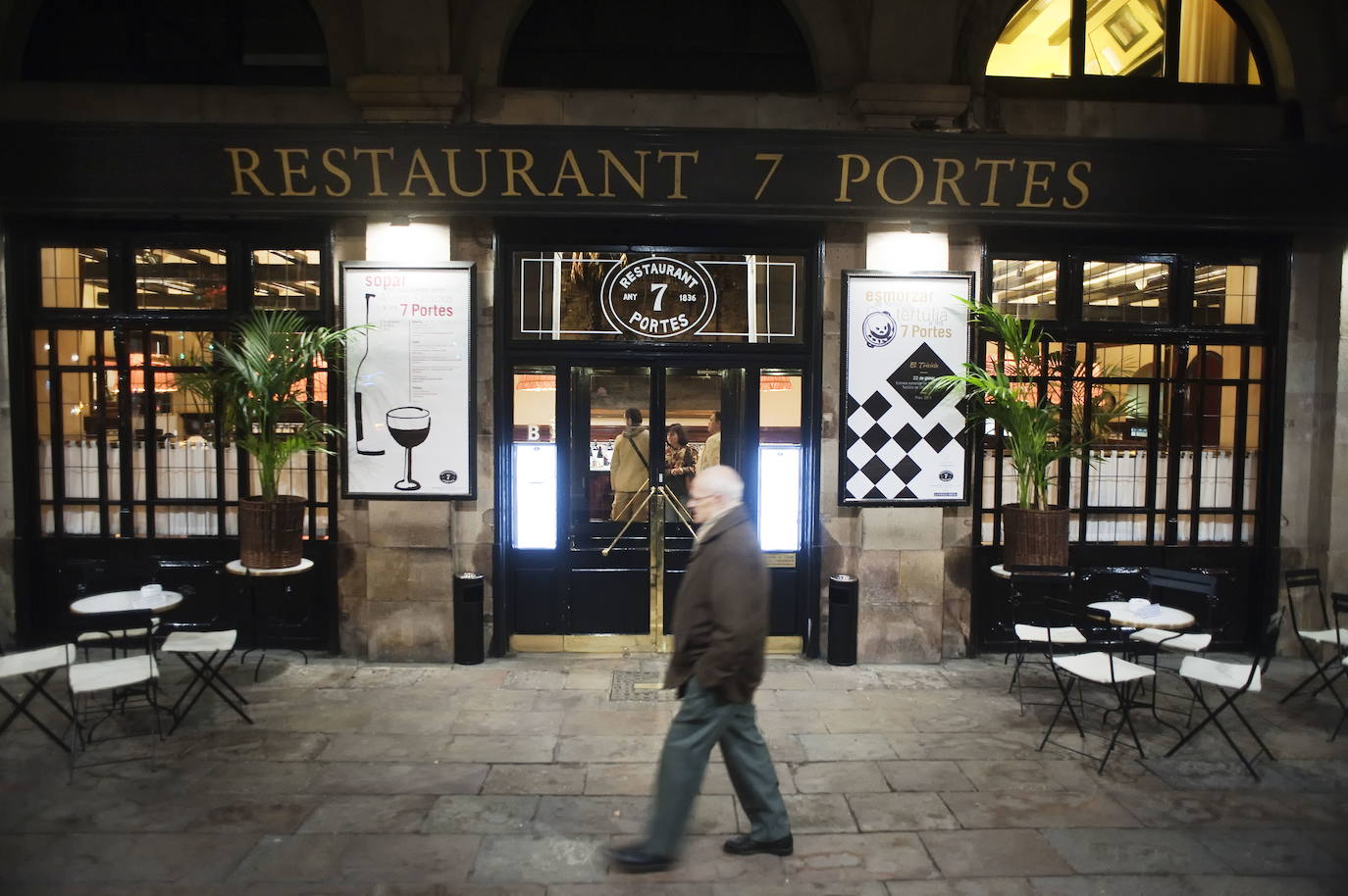 La plaza de Sant Felip Neri, el Barrio Gotico, el cementerio del Poble Nou, el barrio de la Barceloneta o la avenida Tibidabo son los escenarios de las novelas de Carlos Ruiz Zafón, fallecido el viernes 19 de junio de 2020. 