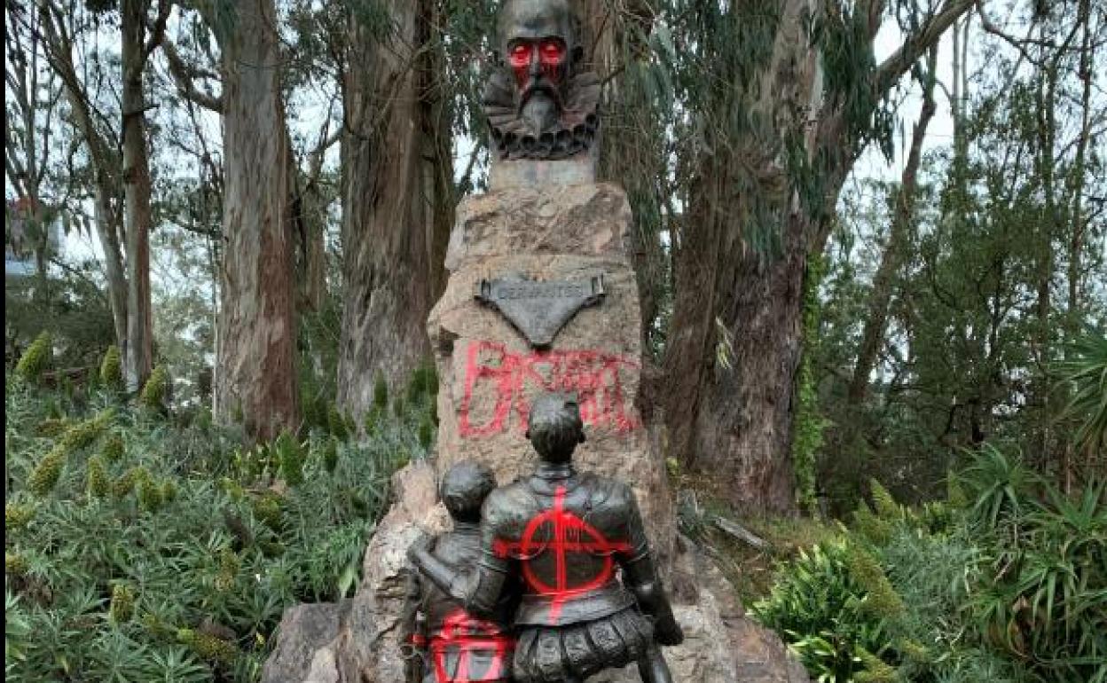 Estatua de Cervantes, pintada en San Francisco.