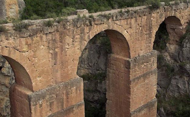 Acueducto romano de Peña Cortada en Chelva. 