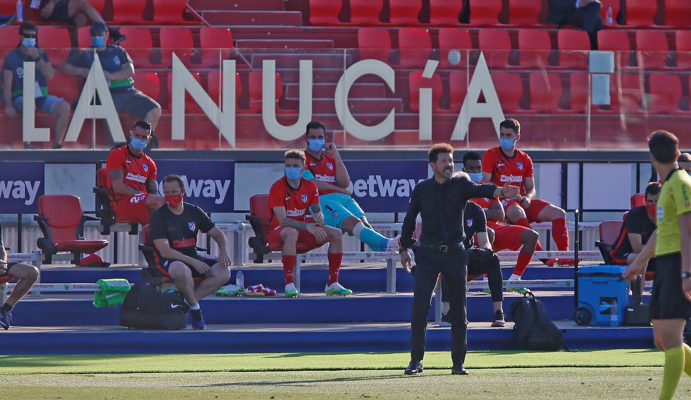 El Atlético se afianza en la tercera plaza en un encuentro en el que los 'colchoneros' arrancaron de forma demoledora y que se equilibró en la segunda parte.