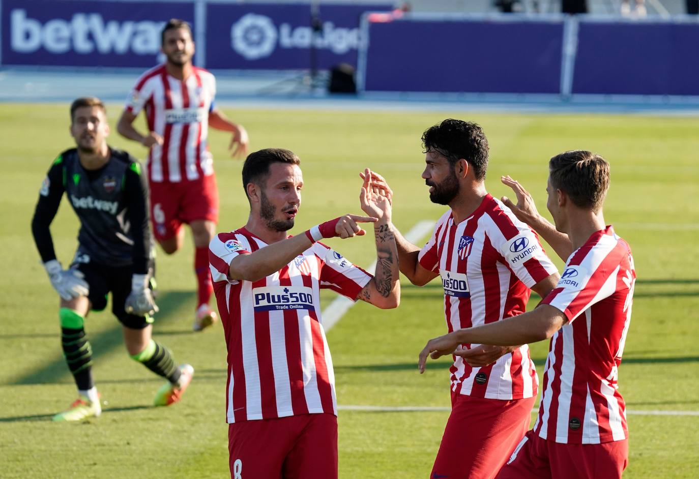 El Atlético se afianza en la tercera plaza en un encuentro en el que los 'colchoneros' arrancaron de forma demoledora y que se equilibró en la segunda parte.