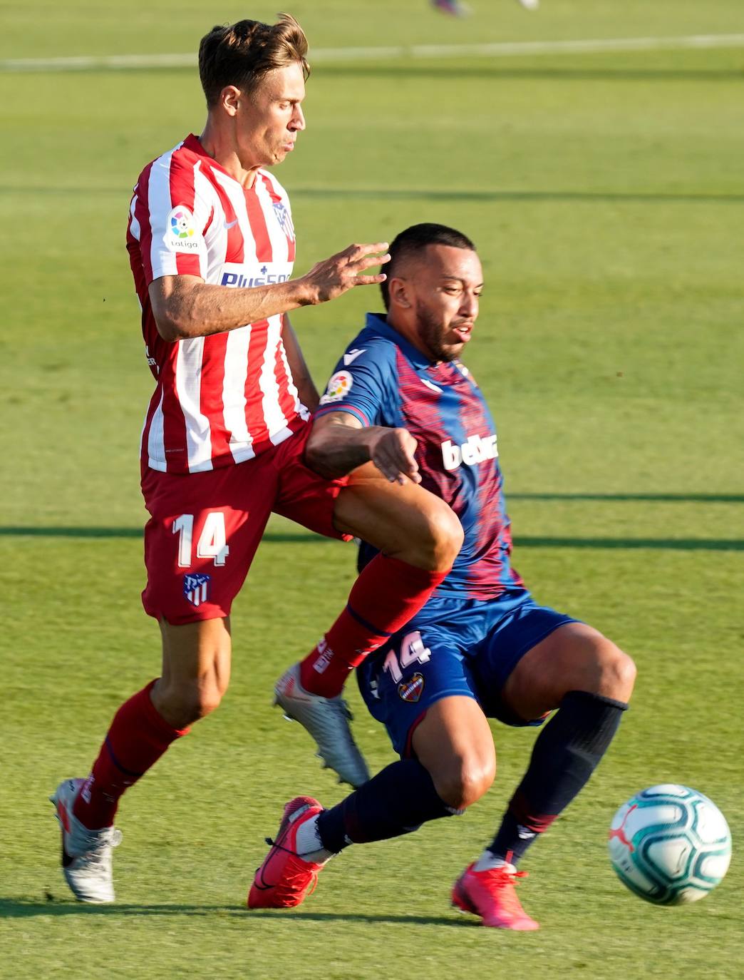 El Atlético se afianza en la tercera plaza en un encuentro en el que los 'colchoneros' arrancaron de forma demoledora y que se equilibró en la segunda parte.