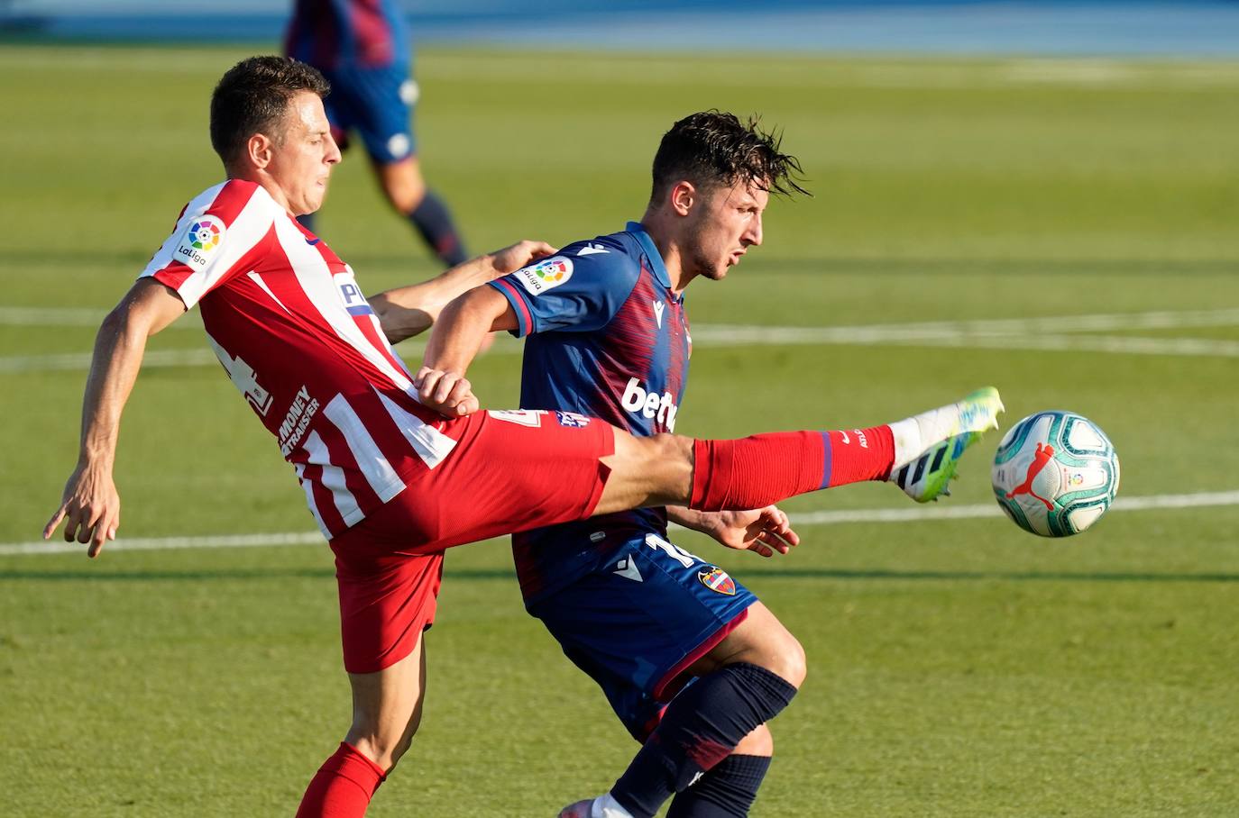 El Atlético se afianza en la tercera plaza en un encuentro en el que los 'colchoneros' arrancaron de forma demoledora y que se equilibró en la segunda parte.