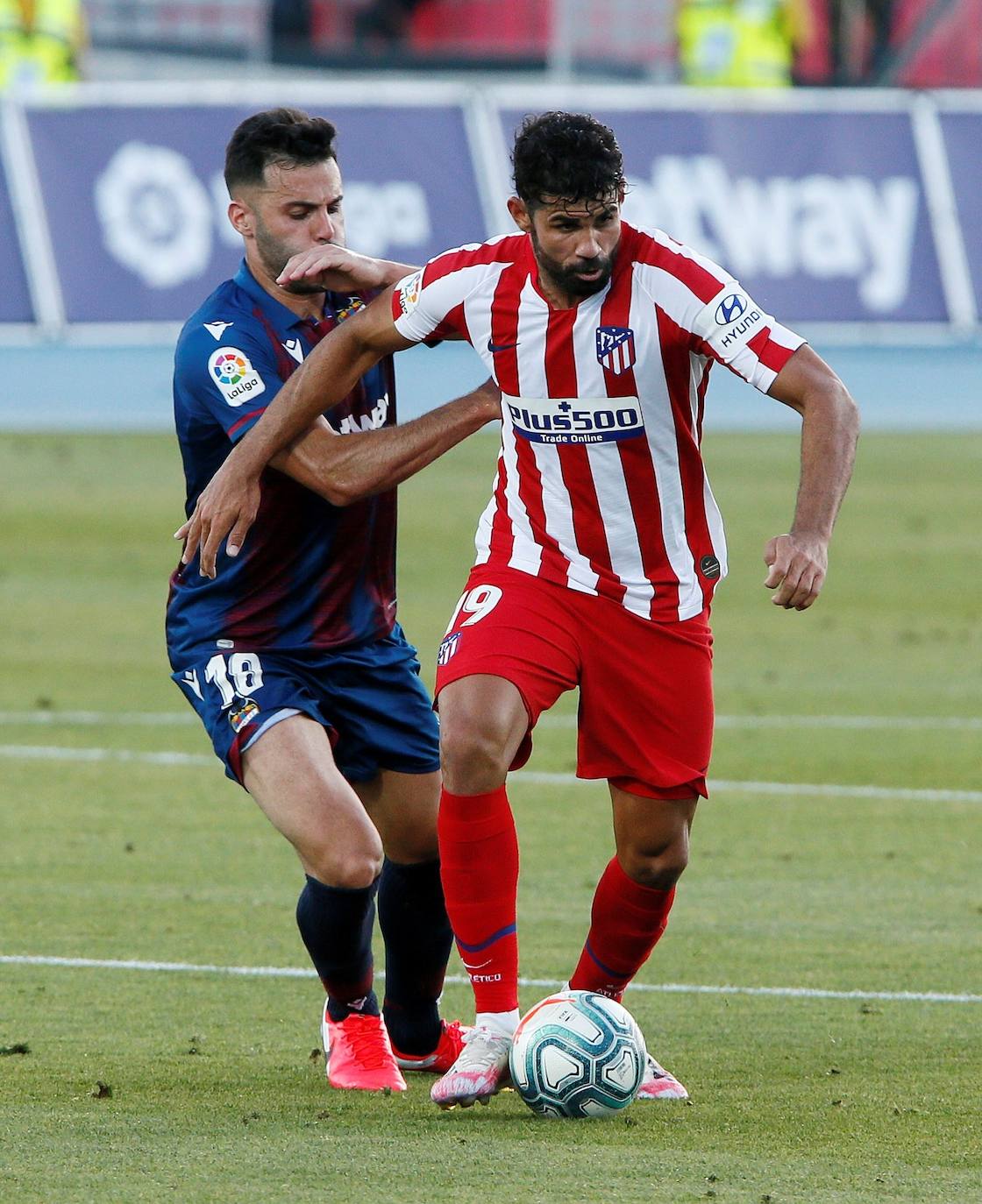 El Atlético se afianza en la tercera plaza en un encuentro en el que los 'colchoneros' arrancaron de forma demoledora y que se equilibró en la segunda parte.