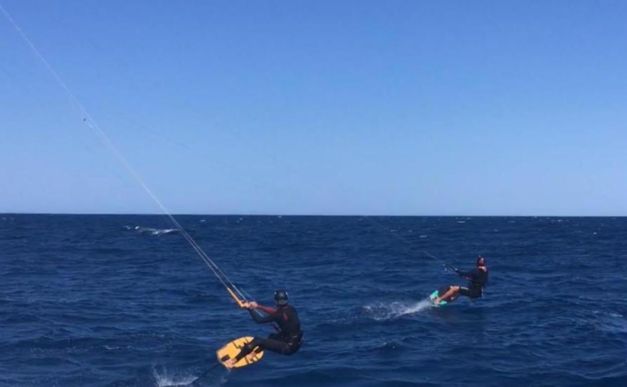 El equipo olímpico español de Fórmula Kite entrenará en el Water Sport Center de Marina El Portet. 