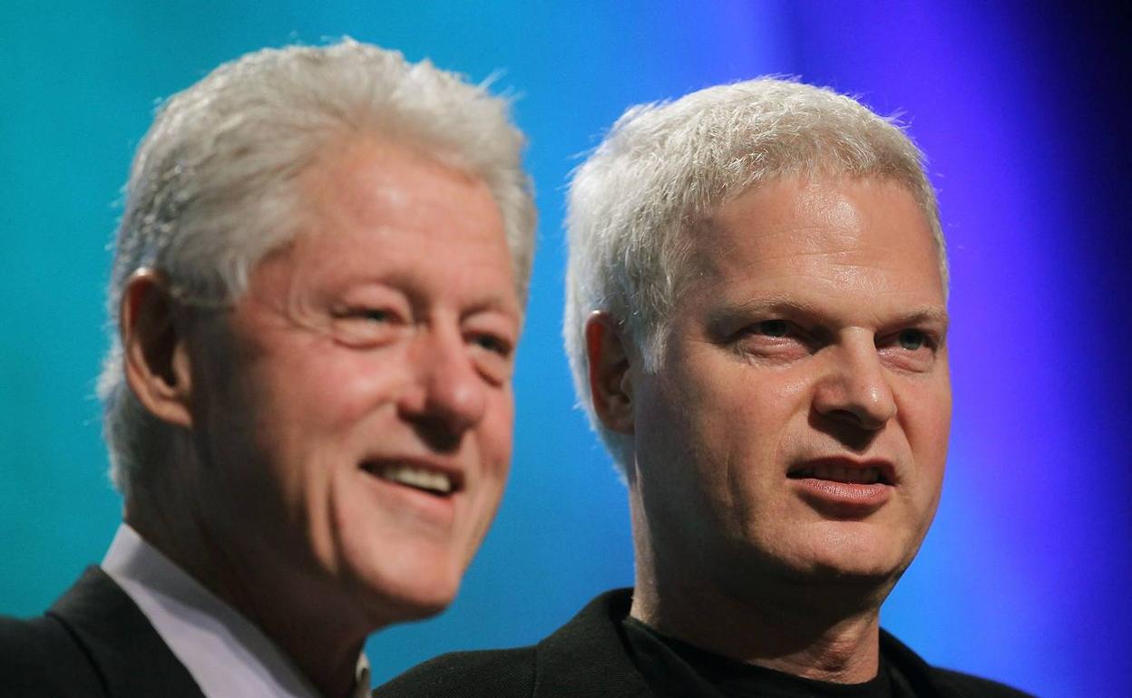 Steve Bing, junto a Bill Clinton. 