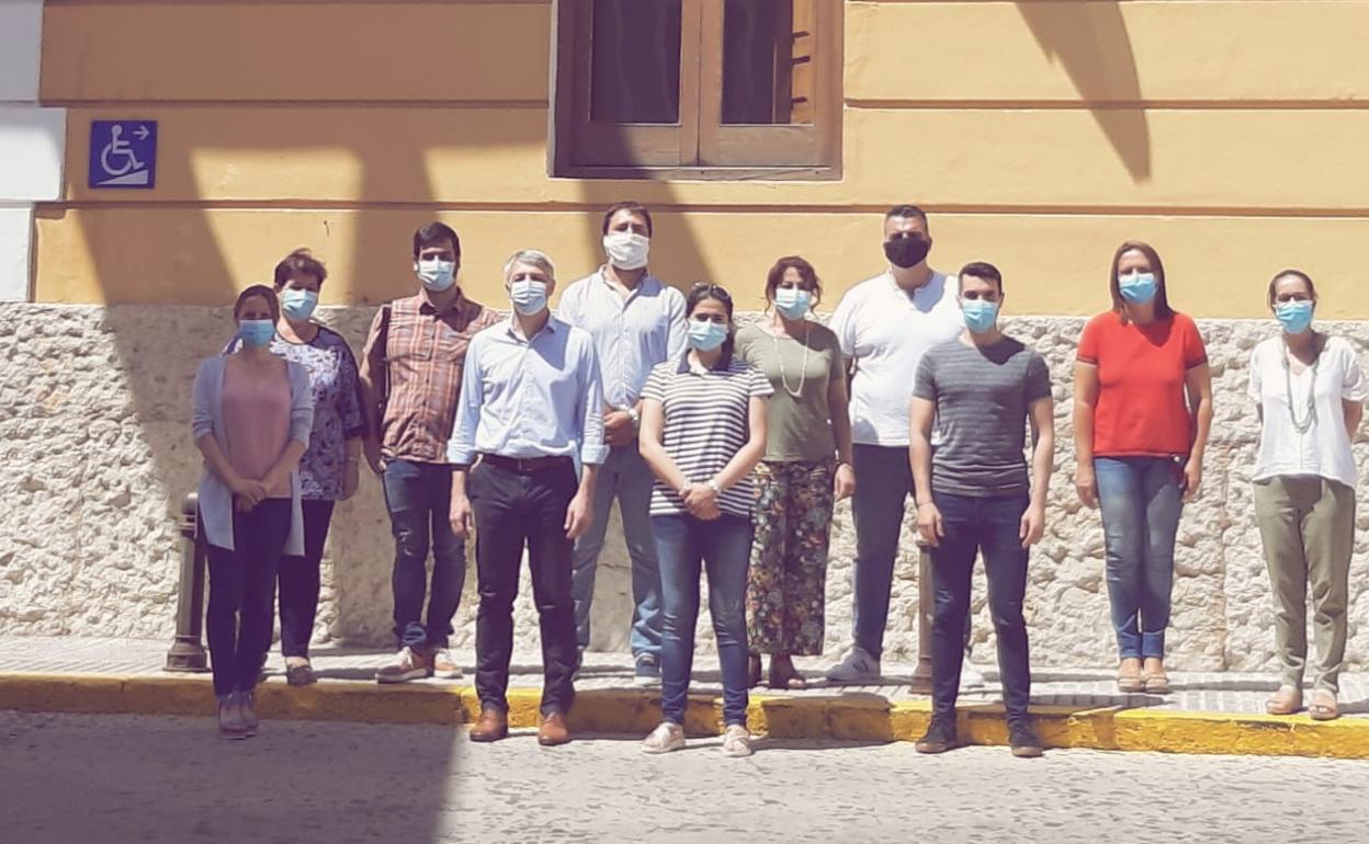 Momento de la izada de la bandera en Oliva. 