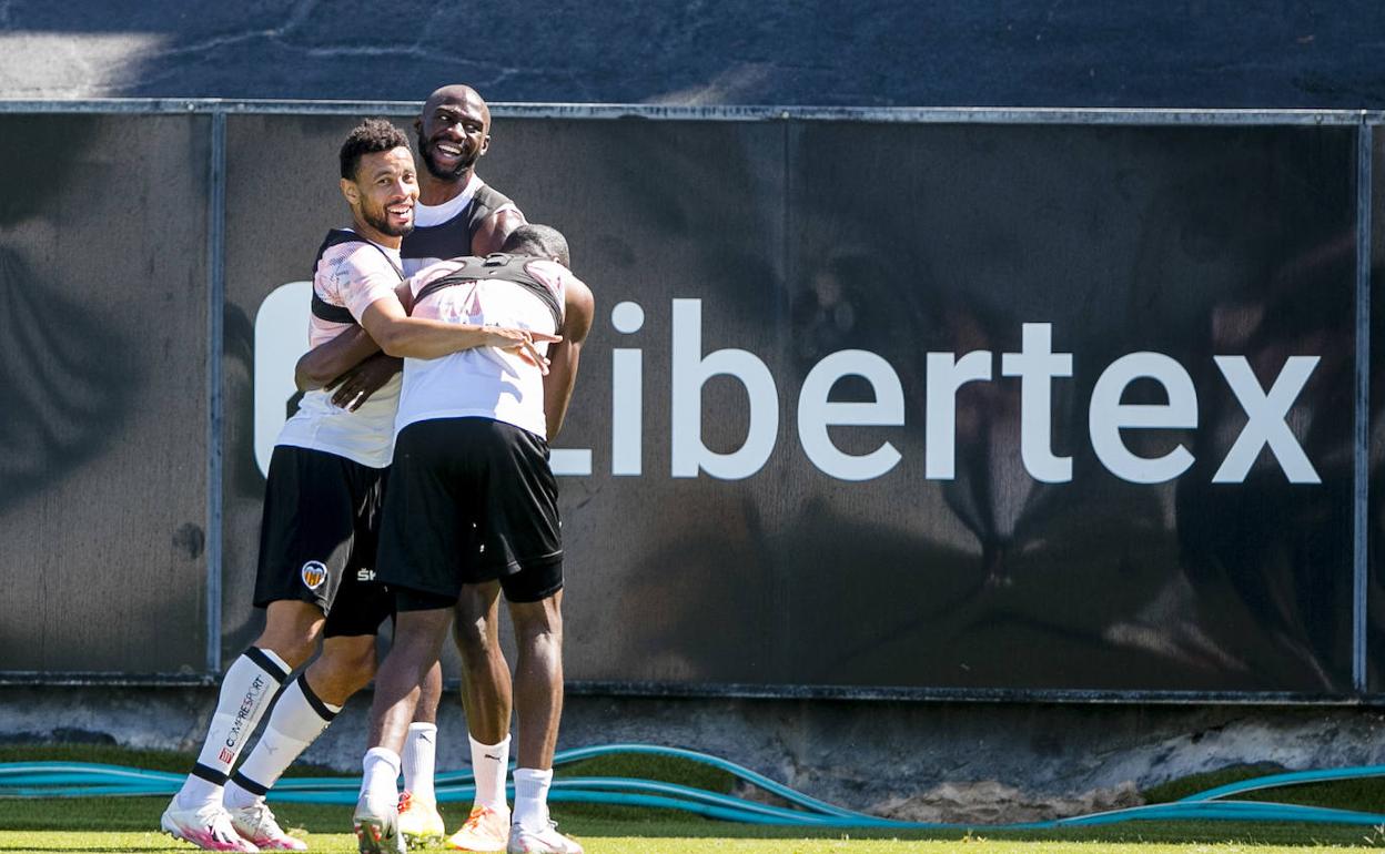 Coquelin, sonriente en el entrenamiento de este sábado. 