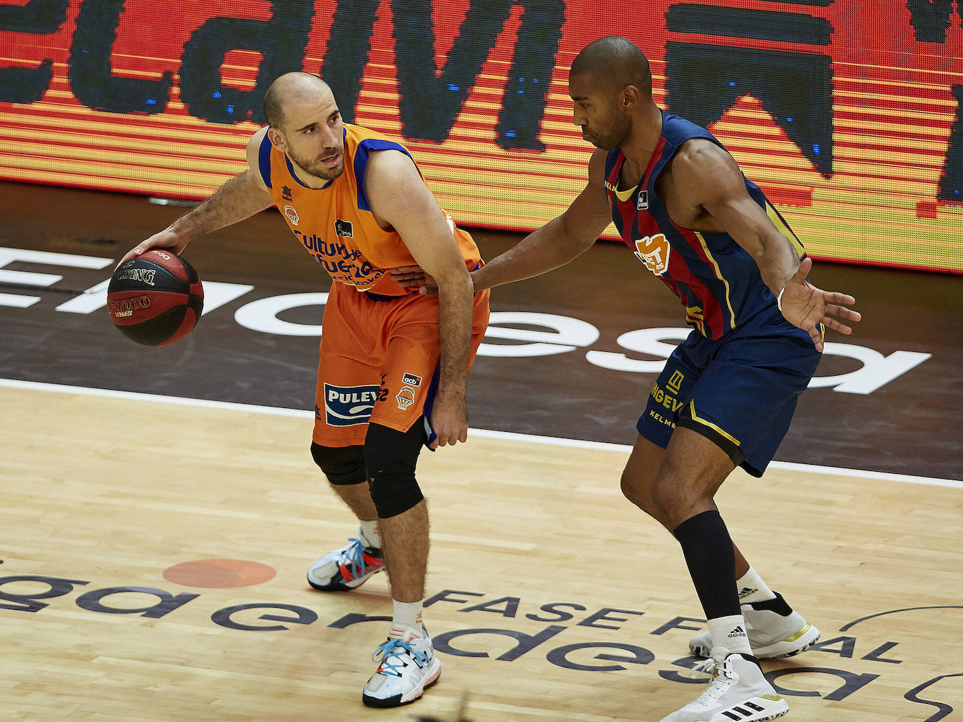 Fotos: ACB: espectaculares imágenes del Valencia Basket - Baskonia