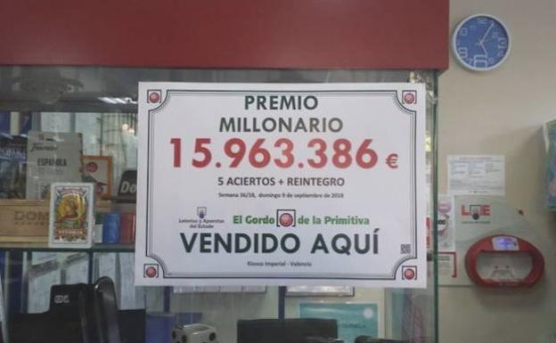 Administración de lotería de Valencia que repartió el premio. 