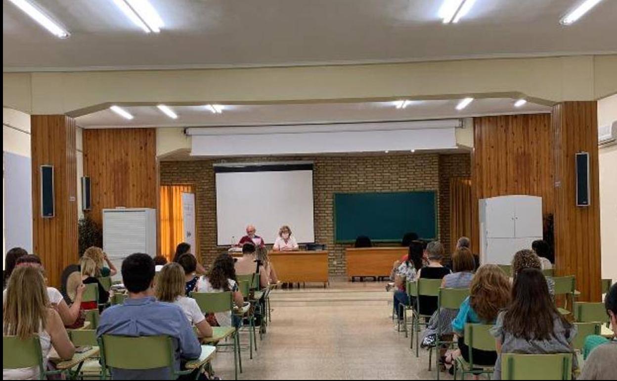 Asamblea para trabajar contra la violencia de género. 