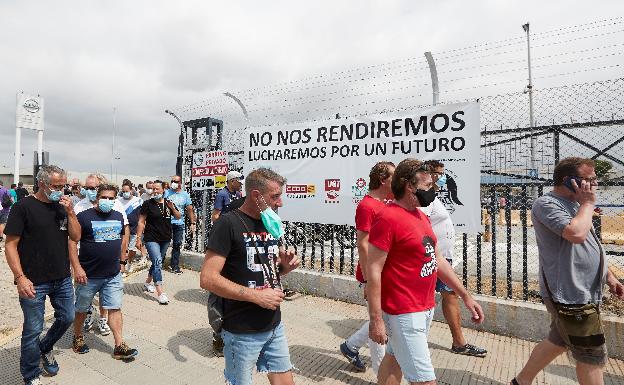 Nissan dispuesta a salvar 400 empleos mientras que los sindicatos se niegan a negociar el cierre de la planta