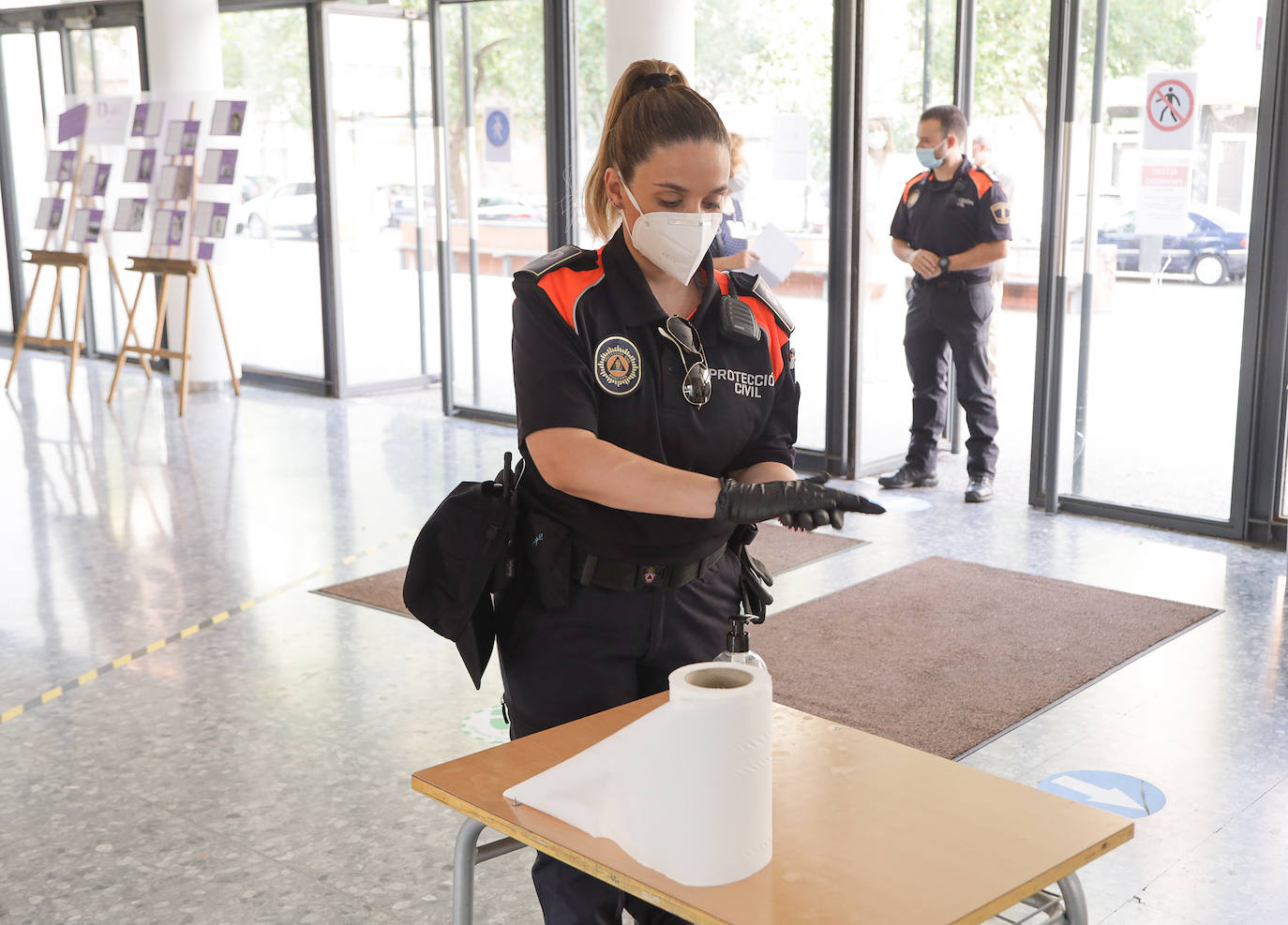 En primera convocatoria, las notas se entregarán el 17 de julio y la revisión de exámenes será los días 18, 20 y 21 del mismo mes. En el caso de la segunda convocatoria, las notas se entregarán el 16 de septiembre y la revisión será los días 17, 18 y 21 del mismo mes. Las notas definitivas de la convocatoria ordinaria serán publicadas el 24 de julio y las de la extraordinaria el 22 de septiembre .