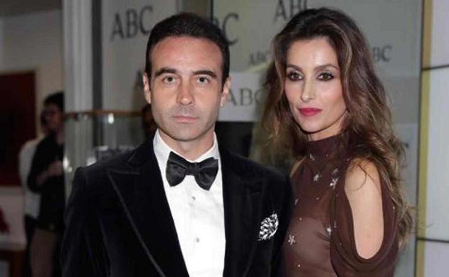 El torero Enrique Ponce y Paloma Cuevas han decidido divorciarse tras 24 años de matrimonio, tras no superar una crisis que arrastraban desde hace un par de años. La pareja, con dos hija en común, Paloma y Bianca, ha puesto fin a su relación de una forma amistosa. Enrique Ponce y Paloma Cuevas se conocieron en 1992 y se casaron cuatro años más tarde en la catedral Nuestra Señora de los Desamparados, patrona de Valencia.