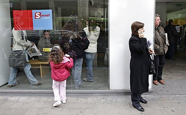 La Comunitat es la región en la que más crece el desempleo en junio