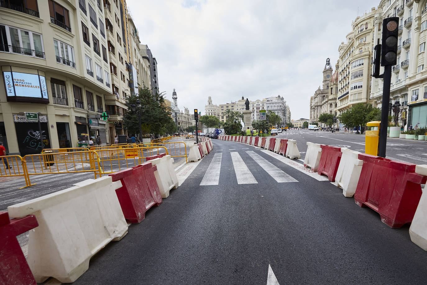 Fotos: Obras en la plaza del Ayuntamiento de Valencia