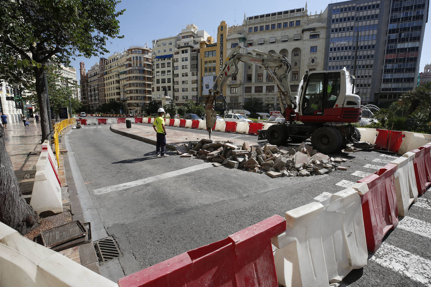 Fotos: Obras en la plaza del Ayuntamiento de Valencia