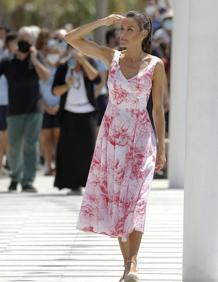 Imagen secundaria 2 - El vestido de Letizia en Benidorm con el que que ya deslumbró en Mallorca