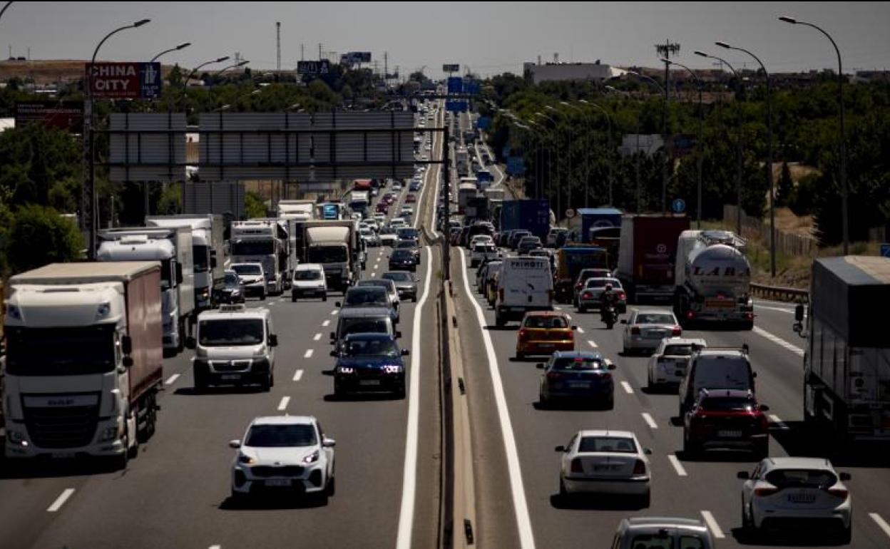 Retenciones en Madrid el primer día de la 'Operación Salida'.