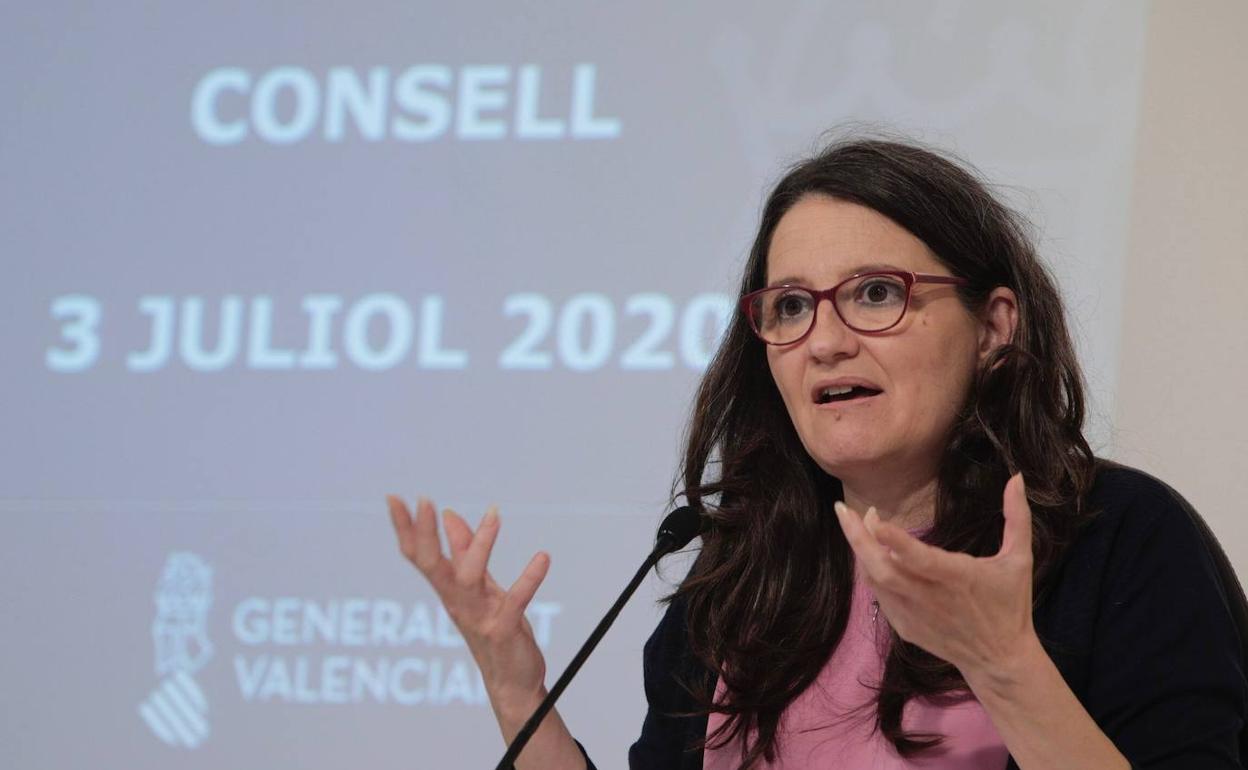 La vicepresidenta, Mónica Oltra, durante la rueda de prensa celebrada tras la sesión plenaria. 