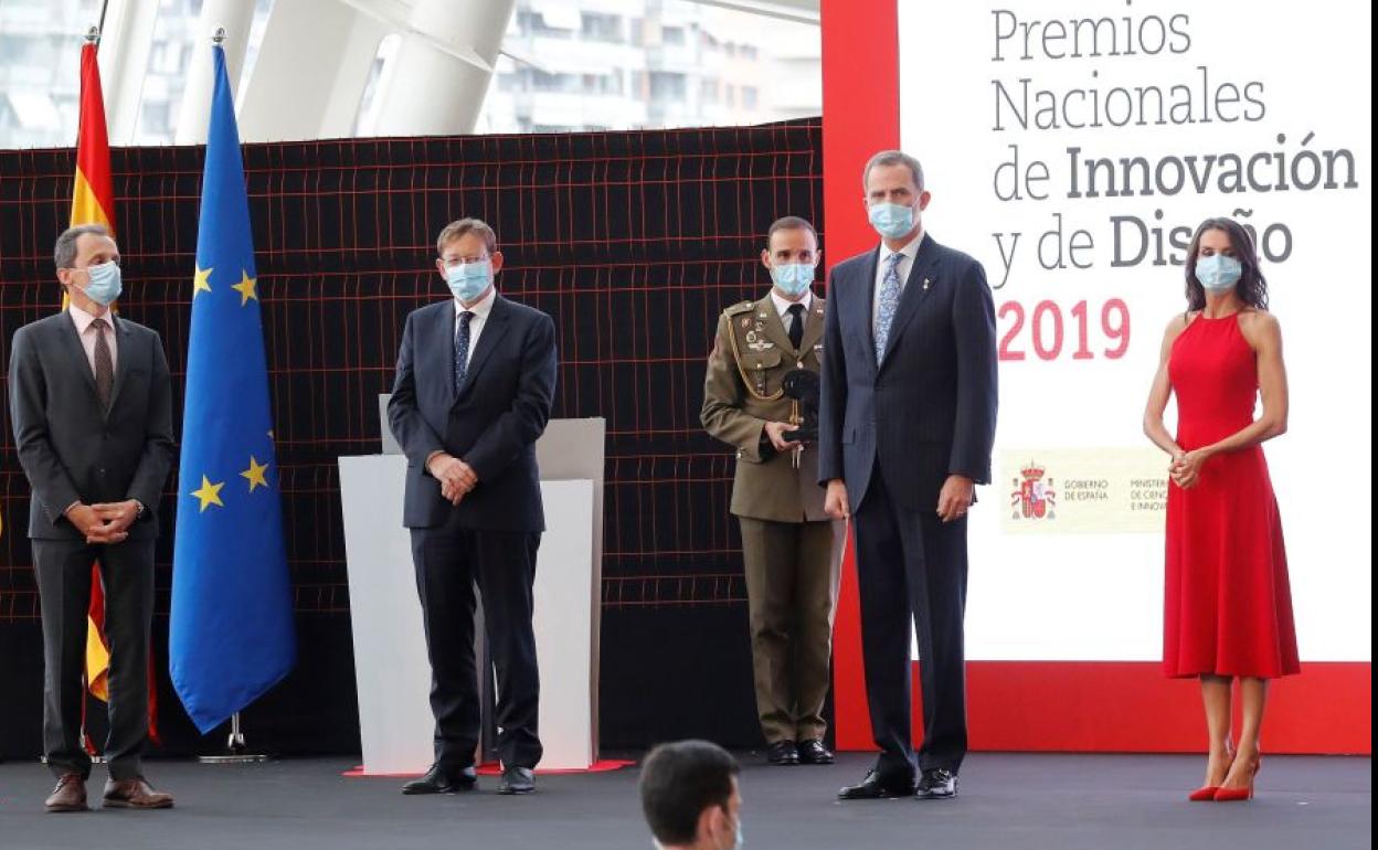 El ministro Pedro Duque y el presidente Ximo Puig, junto a los Reyes Felipe y Letizia en Valencia.