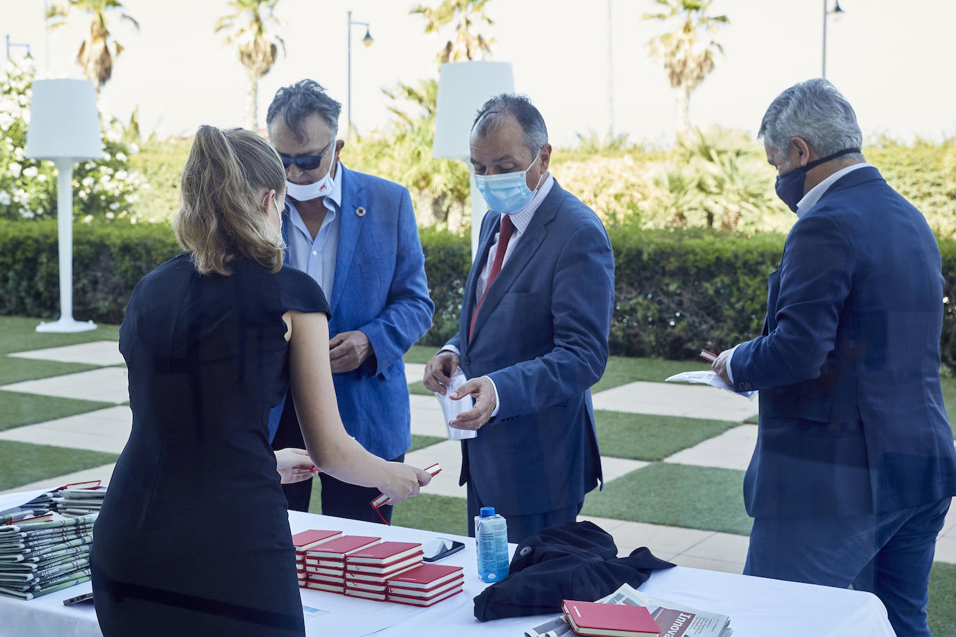 El Foro Innova 'El arte de romper con lo establecido' se convirtió en el pistoletazo de salida a los eventos presenciales de LAS PROVINCIAS. El Hotel Balneario Las Arenas congregó a expertos de diferentes sectores para hablar sobre los cambios que se han producido estos meses con la irrupción del Covid-19 en nuestras vidas, crisis sanitaria y el estado de alarma, así como en la sociedad en general.