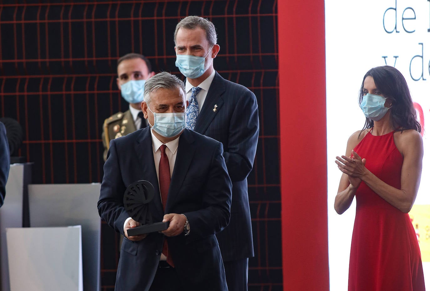 Don Felipe y Doña Letizia entregan en el Museo de las Ciencias los Premios Nacionales de Diseño al presidente de Iberdrola, Ignacio Galán, a Porcelanosa, a la empresa Point y a la diseñadora Marisa Gallén