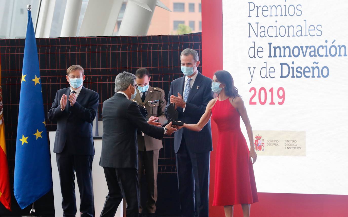 Don Felipe y Doña Letizia entregan en el Museo de las Ciencias los Premios Nacionales de Diseño al presidente de Iberdrola, Ignacio Galán, a Porcelanosa, a la empresa Point y a la diseñadora Marisa Gallén