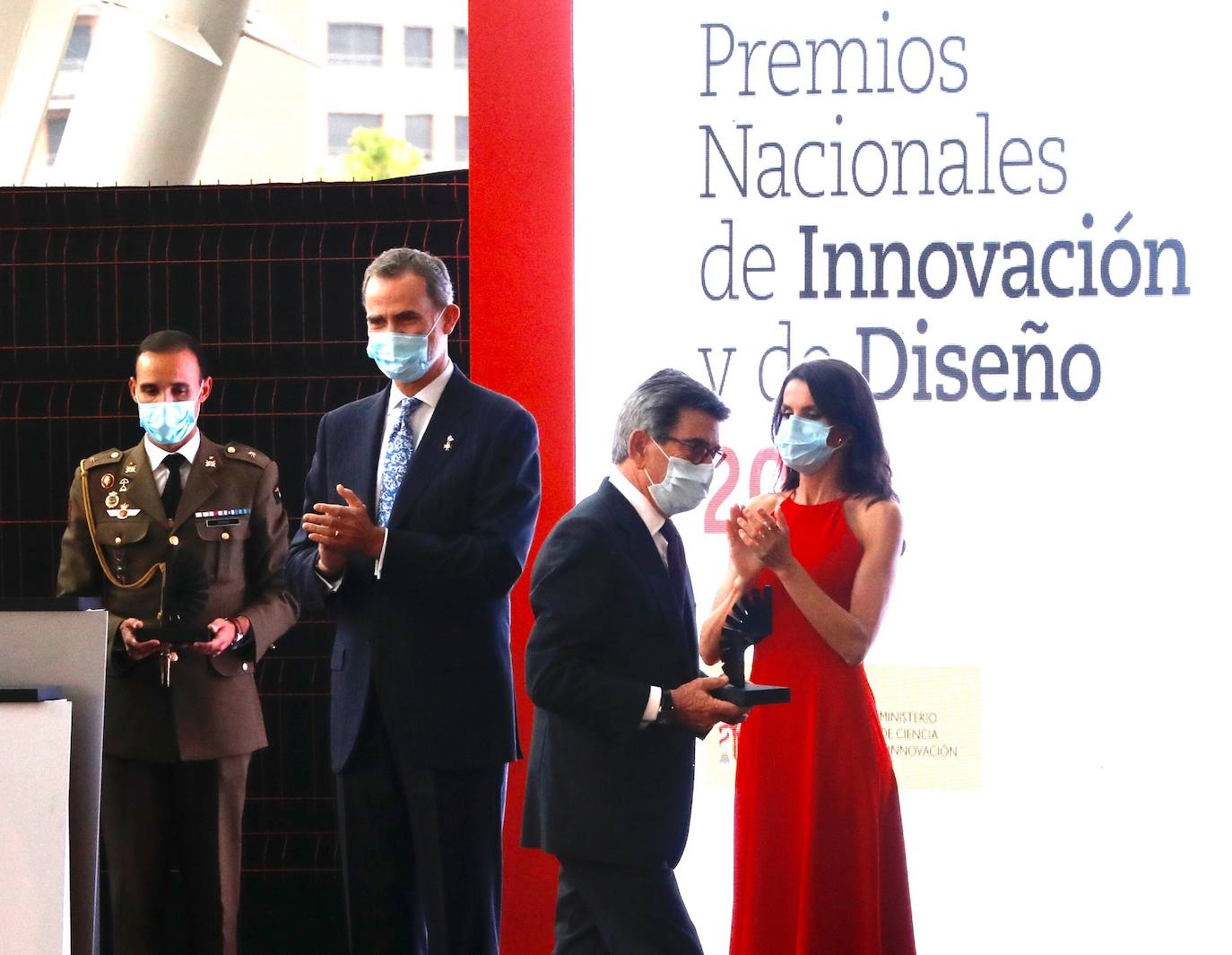 Don Felipe y Doña Letizia entregan en el Museo de las Ciencias los Premios Nacionales de Diseño al presidente de Iberdrola, Ignacio Galán, a Porcelanosa, a la empresa Point y a la diseñadora Marisa Gallén