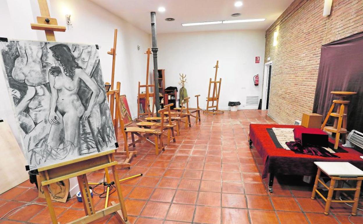 Aula de pintura en la última sede del Círculo de Bellas Artes de Valencia.